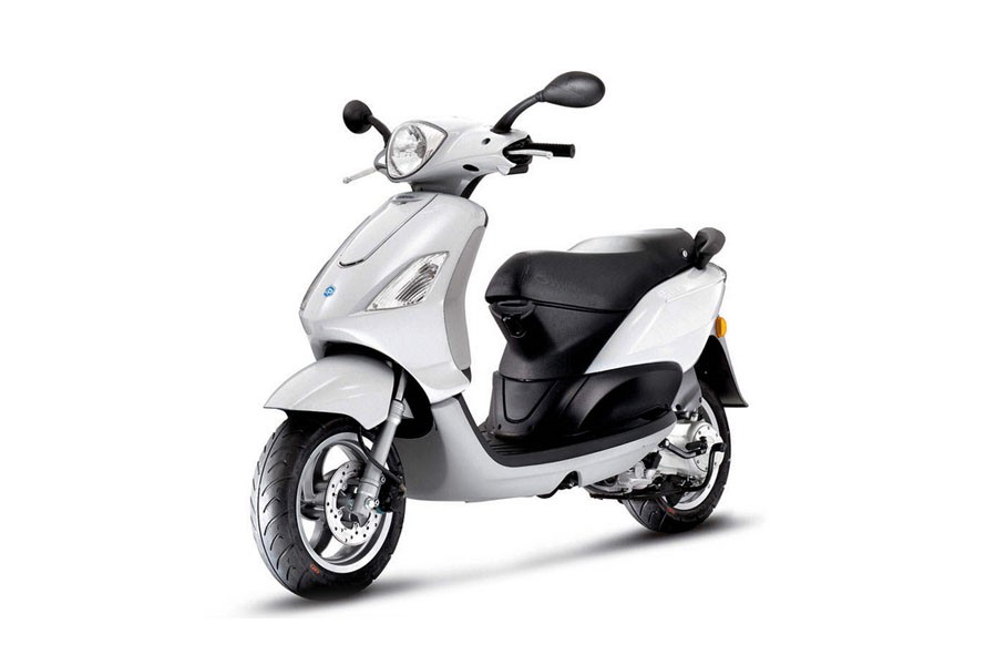 Noleggia scooter - www.paros-motorent.gr
